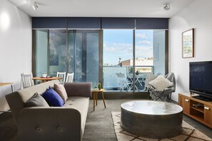 Deluxe House, 2 Bedrooms | Living room - Contemporary Retreat in Convenient Location (Prahran)