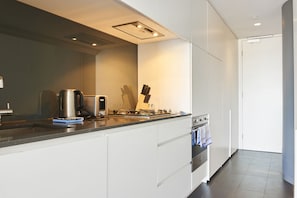 Deluxe House, 2 Bedrooms | Private kitchen