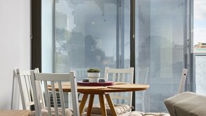 Deluxe-Haus, 2 Schlafzimmer | Essbereich im Zimmer