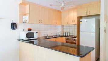 Deluxe Apartment, 2 Bedrooms | Private kitchen | Fridge, microwave, oven, stovetop