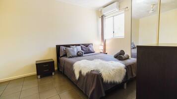 Deluxe Apartment, 2 Bedrooms | 2 bedrooms, in-room safe, iron/ironing board, free WiFi