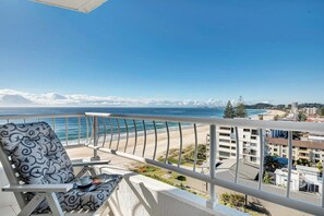 Deluxe Apartment, 2 Bedrooms | Balcony - 360 Views of Palm Beach (Palm Beach)