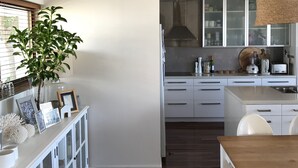 Superior Condo, 4 Bedrooms | In-room dining - Unwind in a Waterfront Haven (Runaway Bay)