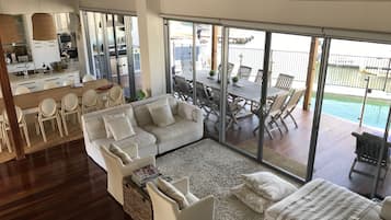 Superior Condo, 4 Bedrooms | Living room