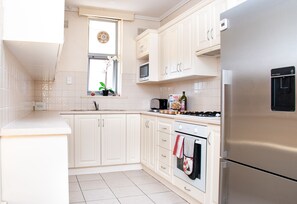 ซูพีเรียคอนโด, 4 ห้องนอน | ครัวส่วนตัว | ตู้เย็น, ไมโครเวฟ, เตาอบ, เตาประกอบอาหาร