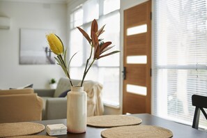 Premium Apartment, 2 Bedrooms | In-room dining - Peaceful Retreat in Seaside town (Rosebud)