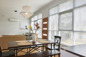 Premium Apartment, 2 Bedrooms | In-room dining - Peaceful Retreat in Seaside town (Rosebud)