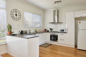 Premium Apartment, 2 Bedrooms | Private kitchen - Peaceful Retreat in Seaside town (Rosebud)