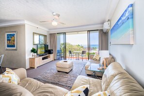 Superior Apartment, 2 Bedrooms | Living room