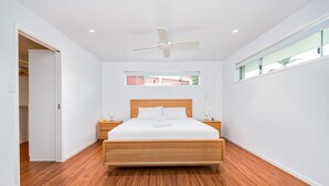 Bathroom - Vibrant 4 Bedroom Home, 600m From the Beach (Burleigh Waters)