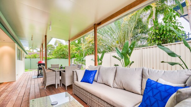 Living area - Vibrant 4 Bedroom Home, 600m From the Beach (Burleigh Waters)