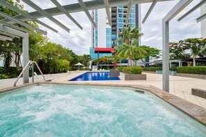 Outdoor spa tub