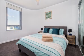 4 chambres, coffres-forts dans les chambres, fer et planche à repasser