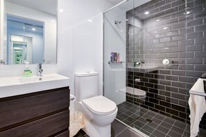 Superior Condo, 4 Bedrooms | Bathroom