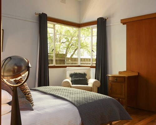 Private and Peaceful 4 Bedroom Retreat