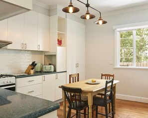 高級公寓客房, 4 間臥室 | 房內用餐區