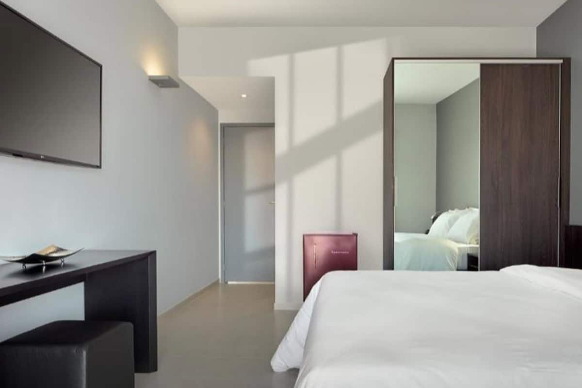 Minibar, in-room safe, desk, blackout curtains