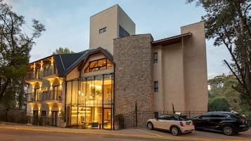 Mặt tiền nơi lưu trú