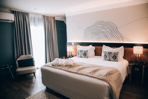 Premium suite, 1 kingsize bed, niet-roken | Luxe beddengoed, een minibar, een kluis op de kamer