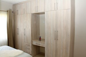 Appartement familial, Plusieurs lits, non-fumeur, vue sur le jardin | Accès au Wi-Fi (inclus), literie fournie, accessible en fauteuil roulant