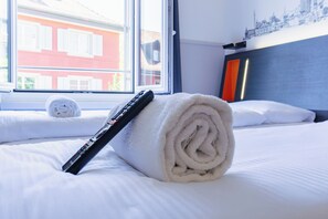 Twin Room, 2 Single Beds, Non Smoking | Room amenity