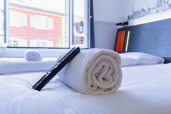 City Twin Room, 2 Single Beds, Non Smoking | Room amenity - easyHotel Zürich City Limmatplatz (Zürich)