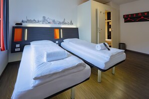 City Twin Room, 2 Single Beds, Non Smoking | Room amenity