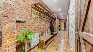 Asrama Umum, asrama campuran (Bed in 10-Bed Dormitory) | Tirai kedap cahaya, kedap suara, setrika/meja setrika, dan Wi-Fi gratis