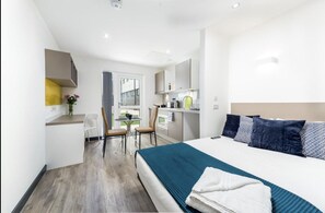 Design Studio Suite, Multiple Beds, Non Smoking | Egyptian cotton sheets, premium bedding, individually decorated - Luton OPTO 1 (Luton)