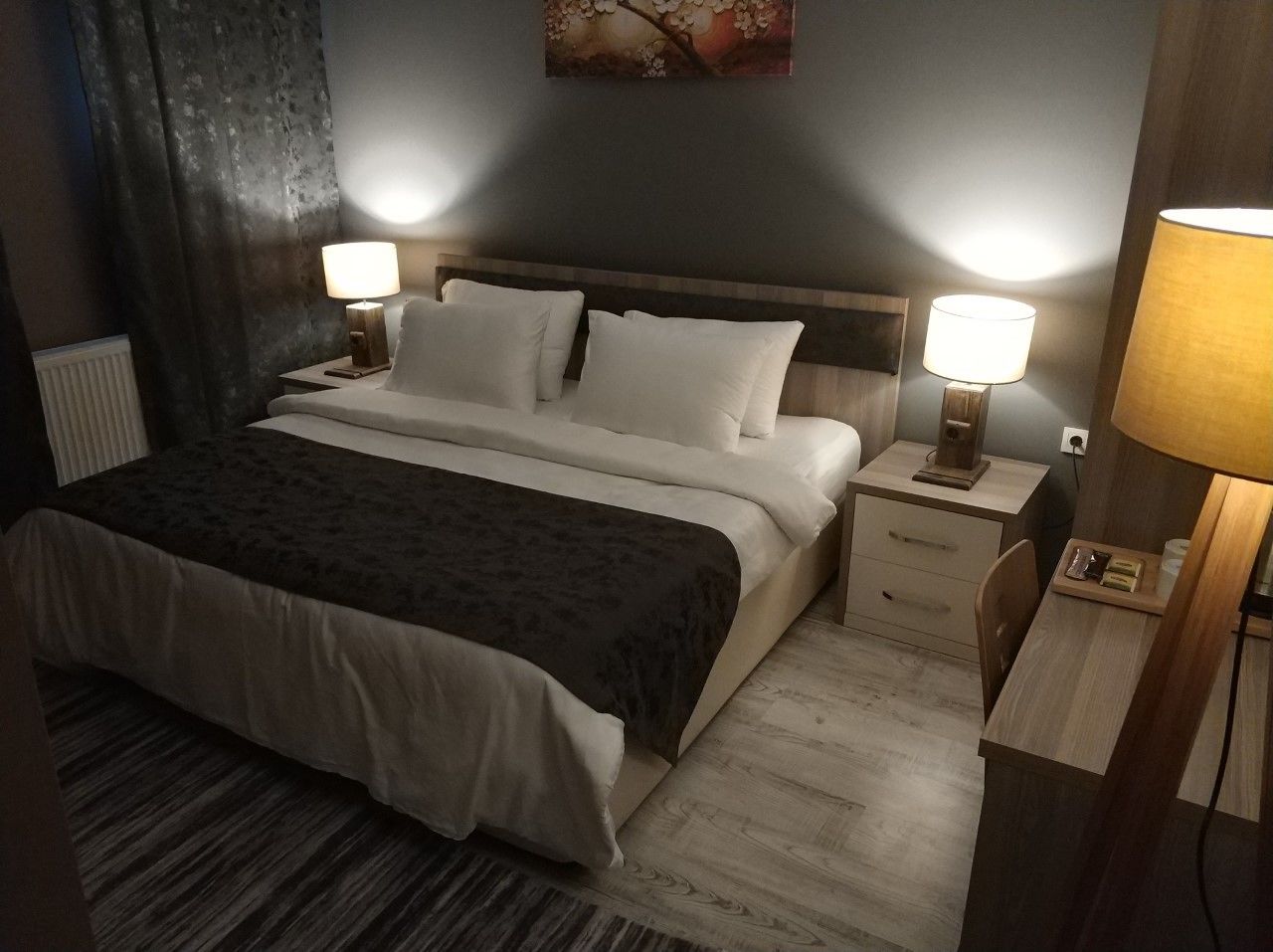 standard room | egyptian cotton sheets, premium bedding, down duvets, desk