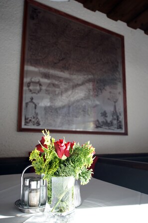 Free daily buffet breakfast - Pension Heidi (Kaprun)