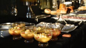 Free daily buffet breakfast  - Hotel Manso de Velasco (San Fernando)