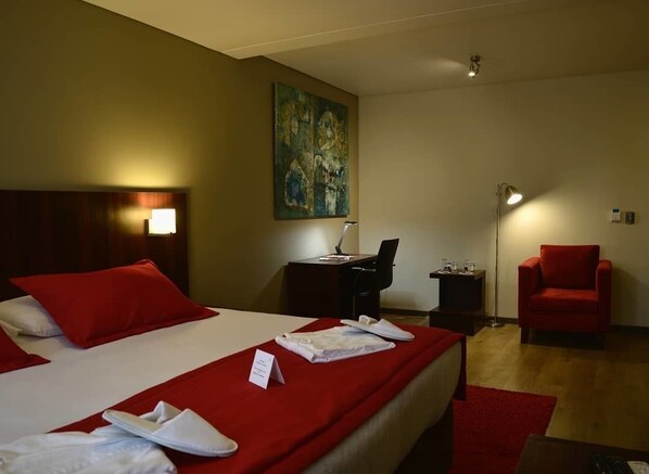 Superior Triple Room, 3 Single Beds, Non Smoking | In-room safe, desk, soundproofing, free WiFi - Hotel Manso de Velasco (San Fernando)