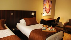 In-room safe, desk, soundproofing, free WiFi - Hotel Manso de Velasco (San Fernando)