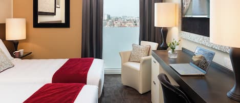 Kamar Comfort | 1 kamar tidur, minibar, brankas, dan meja kerja