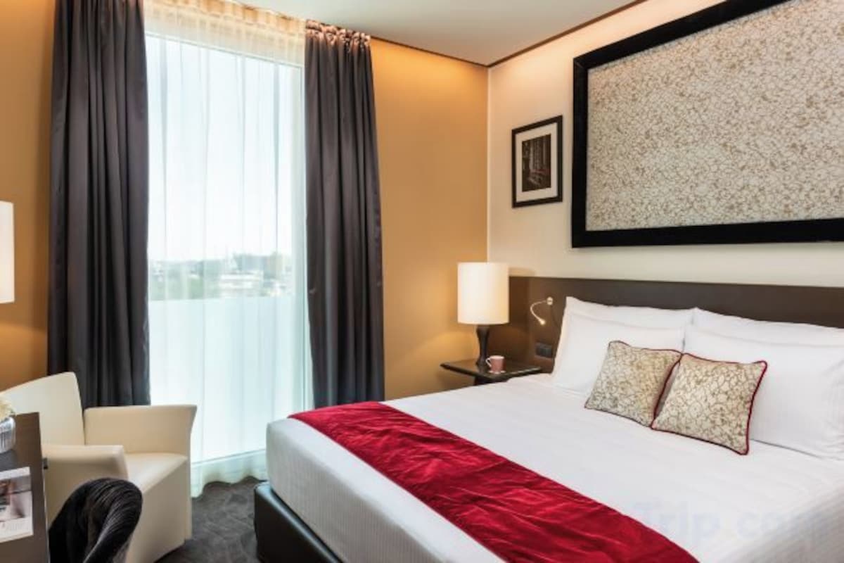 1 chambre, minibar, coffres-forts dans les chambres, bureau