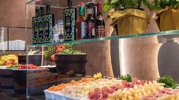 Tägliches Frühstücksbuffet gegen Gebühr