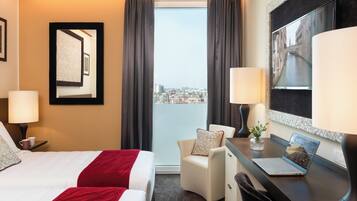 Comfort Room | 1 bedroom, minibar, in-room safe, desk