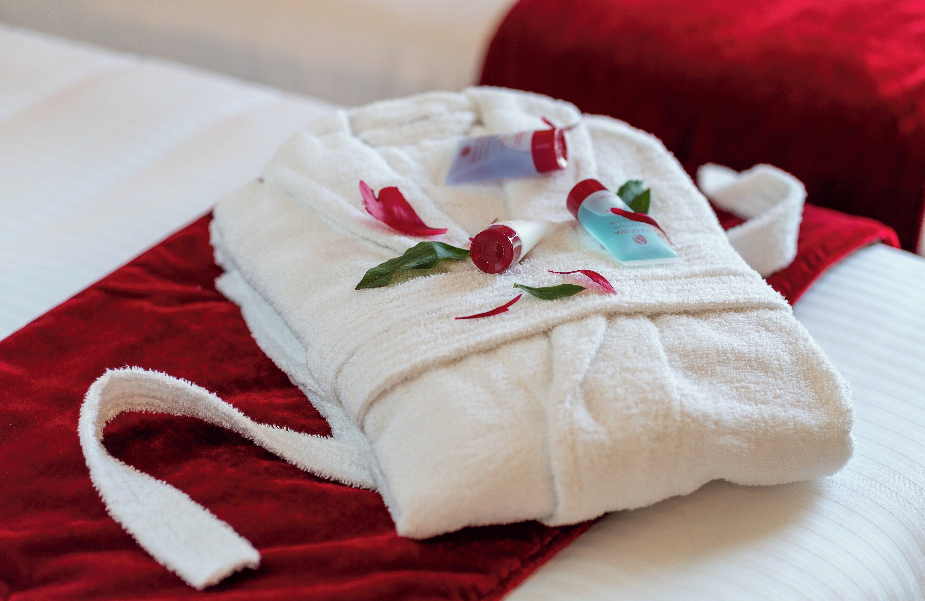 superior room | 1 bedroom, minibar, in-room safe, desk