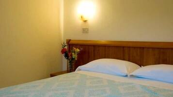 In-room safe, desk, soundproofing, free WiFi