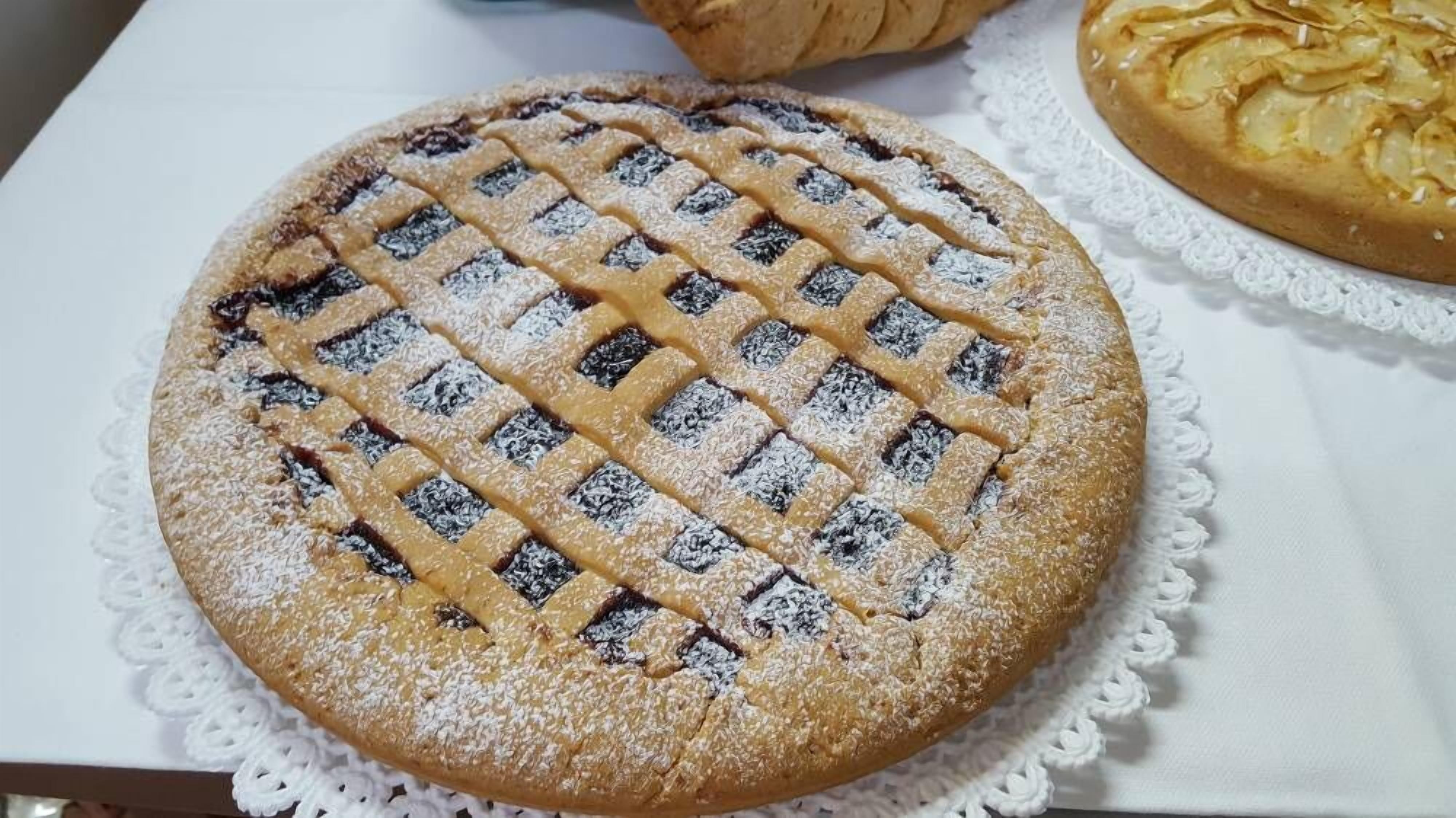 A round pie with a lattice crust on a white doily.