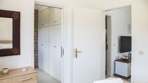 Két bảo mật tại phòng, màn/rèm cản sáng, bàn ủi/dụng cụ ủi quần áo 