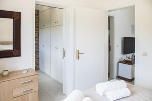 In-room safe, blackout curtains, iron/ironing board - Villa Venetia (Corfu)