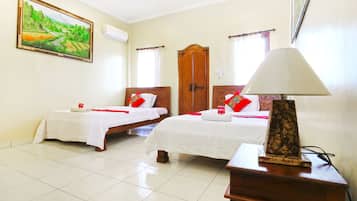 Habitación Deluxe con 2 camas individuales | Escritorio, wifi gratis, ropa de cama