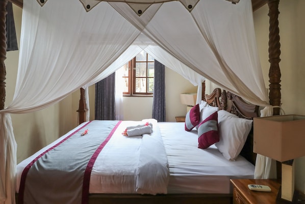 Suite | Desk, bed sheets - Ubud Asri Homestay (Ubud)