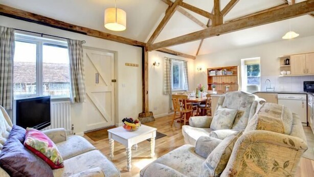 Byre Cottage 5 | Living area - Byre Cottages and Cafe Museum (Pulborough)