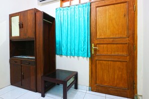 Single Room | Desk, free WiFi - Premium Senen Guesthouse - Female Only (Jakarta)