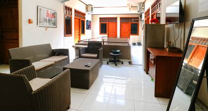 Premium Senen Guesthouse - Female Only