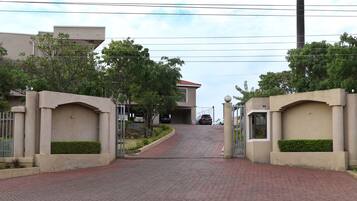 Entrada de la propiedad