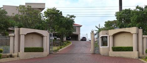 Entrada al alojamiento